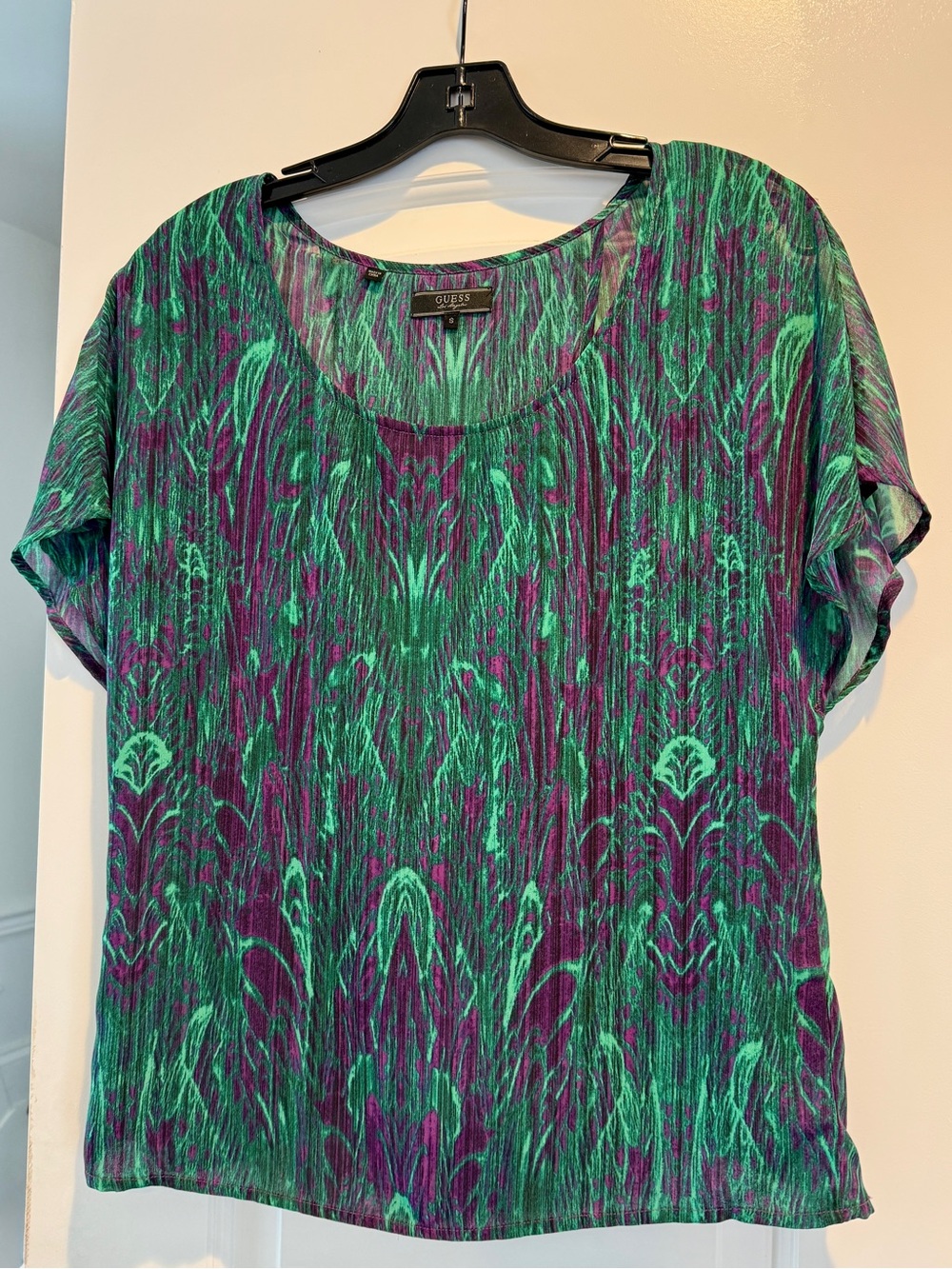 GUESS Green and Purple Short Sleeve Scoop Neck Tee